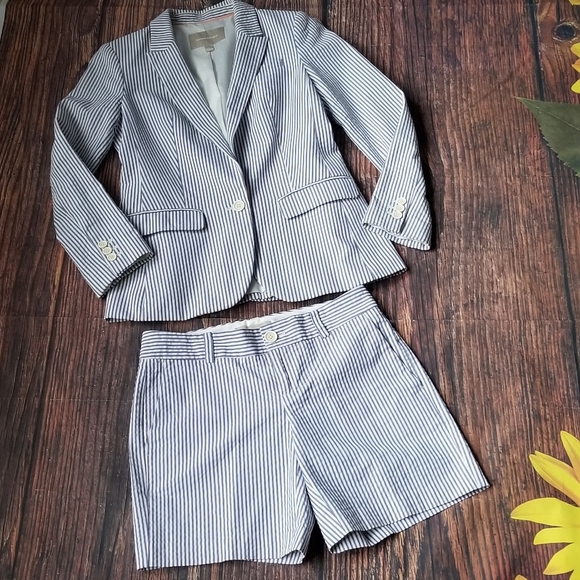 Banana Republic  Classic Fit Blazer in Preppy White Navy Stripes - Picture 5 of 15